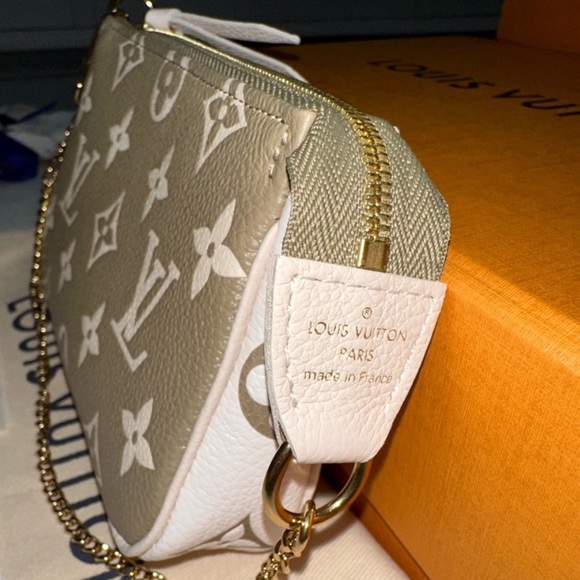 Louis Vuitton Mini Pochette Accessoires Empreinte Kaki Beige Creme - Picture 4 of 6